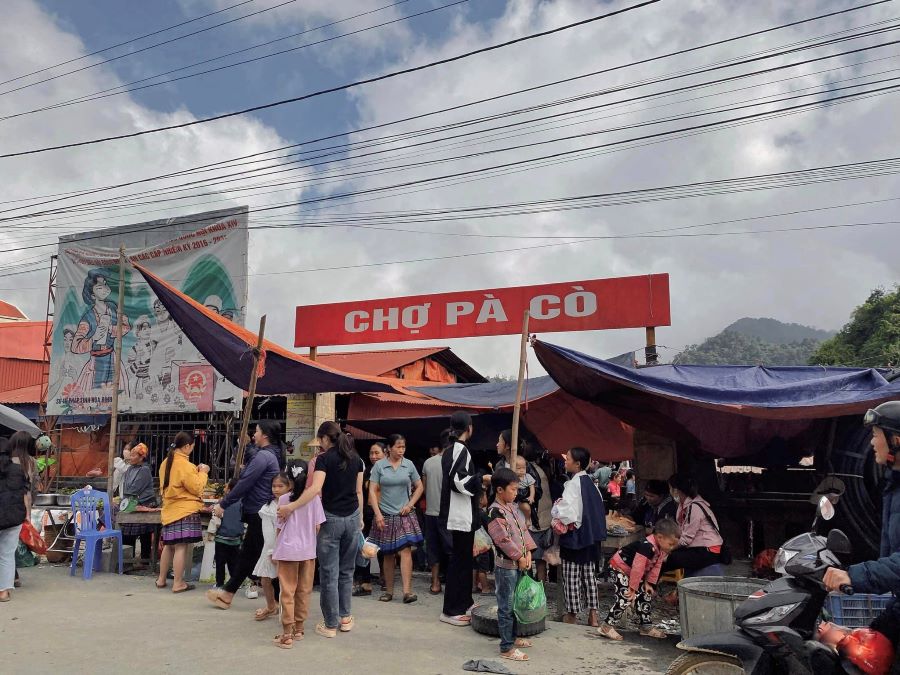 Chợ Pà Cò - Ảnh từ Thúy Quỳnh Đỗ