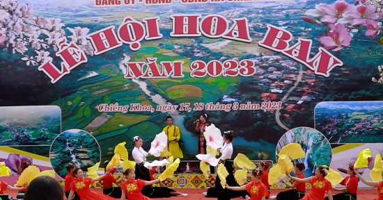 Lễ hội hoa ban ở vùng núi Tây Bắc - Ảnh từ Cửa Ngõ Tây Bắc Lễ hội hoa ban ở vùng núi Tây Bắc - Ảnh từ Cửa Ngõ Tây Bắc