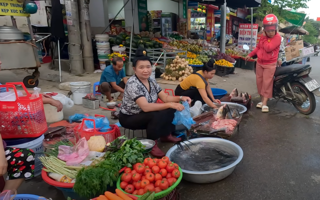 Phiên chợ vùng cao tại xã Tỏa Tình, huyện Tuần Giáo, tỉnh Điện Biên - Ảnh từ Tôi Người Vùng Cao Phiên chợ vùng cao tại xã Tỏa Tình, huyện Tuần Giáo, tỉnh Điện Biên - Ảnh từ Tôi Người Vùng Cao