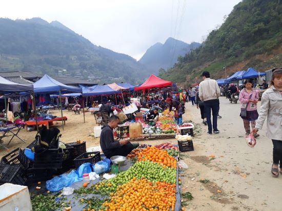 Chợ phiên Cán Cấu - Ảnh từ Trung Hải Lê