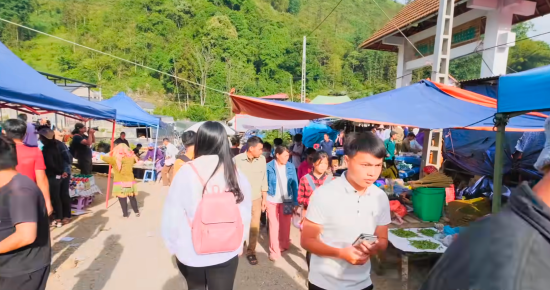 Chợ phiên Lũng Phìn - Ảnh từ Khoai Lang Thang