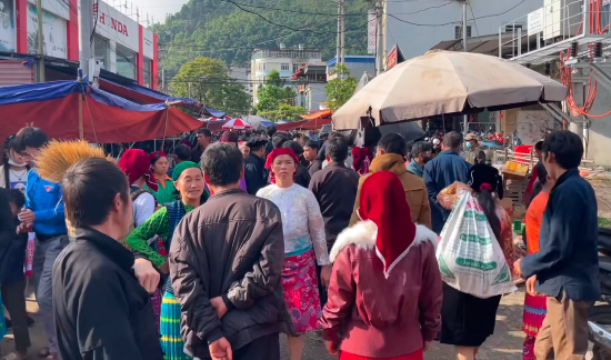 Chợ phiên Mèo Vạc Hà Giang - Ảnh từ Tôi Người Vùng Cao