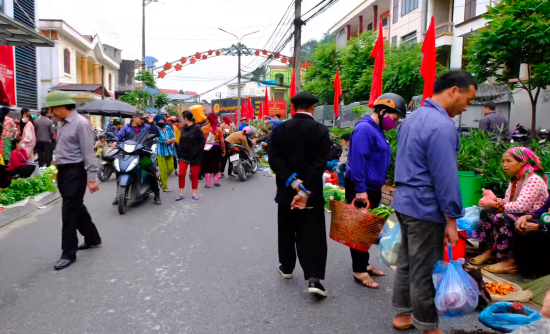 Chợ phiên Quyết Tiến - Ảnh từ Lượng Vlog