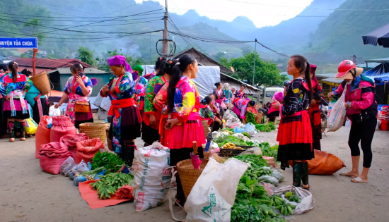 Chợ phiên Tả Sìn Thàng - Ảnh từ Miền Núi Tây Bắc