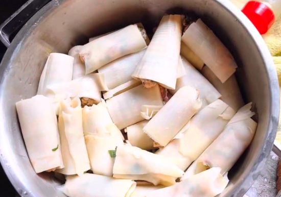 Măng vầu cuốn thịt