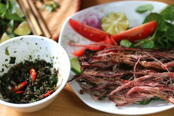 Thịt trâu gác bếp