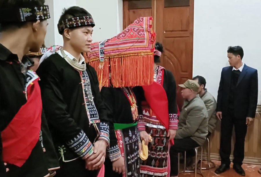 Tục sau hai lần ăn hỏi mới được kết hôn của người Dao Đỏ - Ảnh từ Dân Tộc Lào Cai