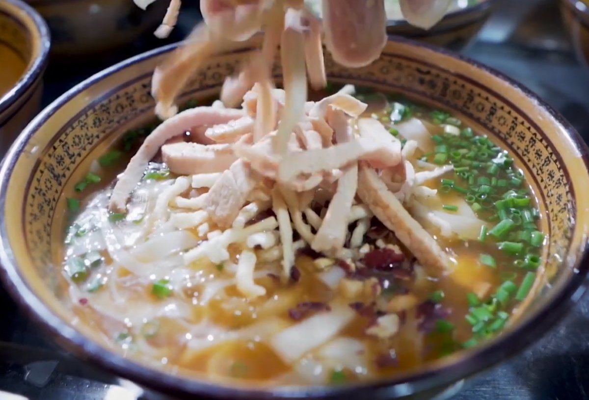 Cách làm món Cốn sủi đặc sản Sapa - Ảnh từ When In Vietnam