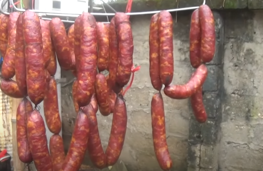 Nguồn gốc lạp xưởng gác bếp - Ảnh từ Cô Giáo Vùng Cao
