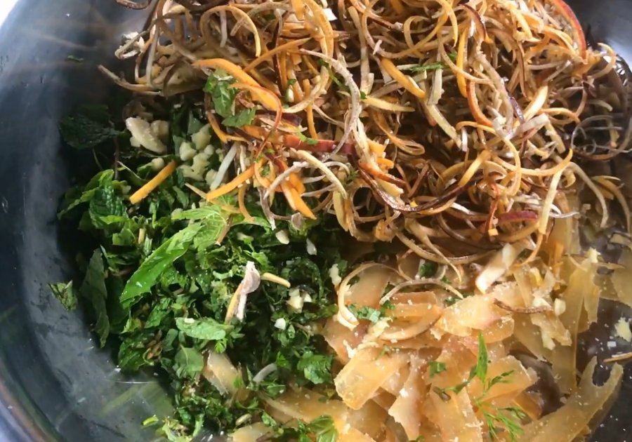 Trộn đều hết tất cả nguyên liệu gia vị lại với nhau - Ảnh từ Văn hóa - Ẩm thực dân tộc Thái