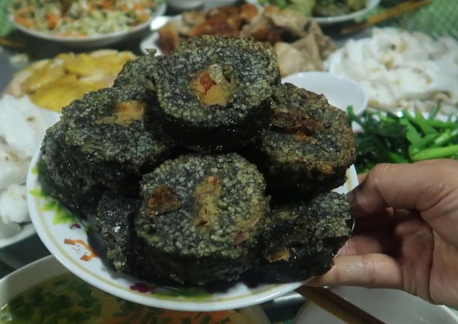 Bánh chưng đen của người dân tộc Tày có nguồn gốc từ xứ Lạng - Ảnh từ Thai Lạng Sơn
