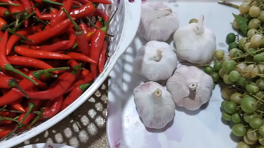 Nguyên liệu cơ bản để làm măng ngâm ớt - Ảnh từ Đoàn Hòa món ngon Lạng Sơn
