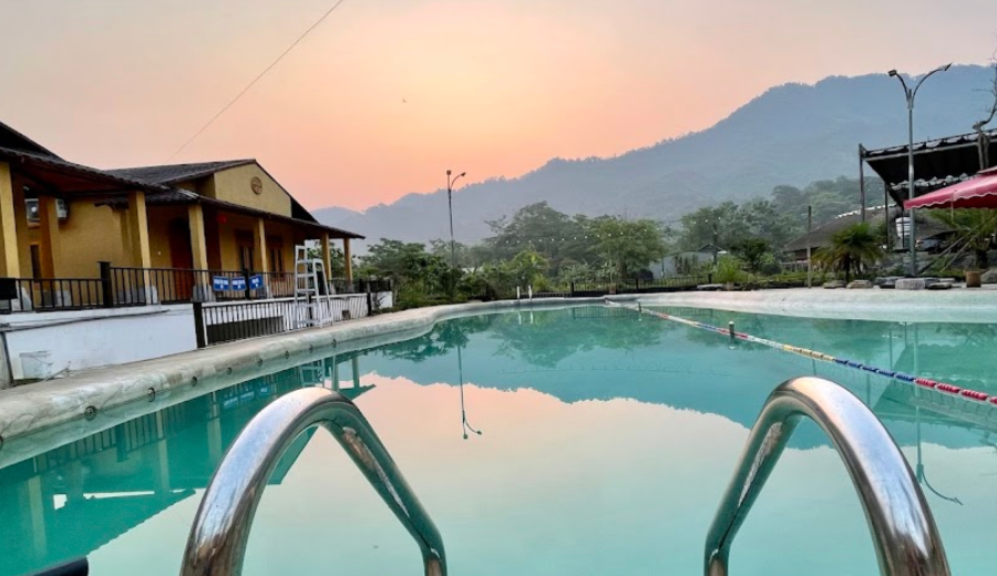 Quả view hồ bơi không thể nào chill hơn ở Wings Bungalow Hà Giang - Ảnh từ Do Trung Thanh