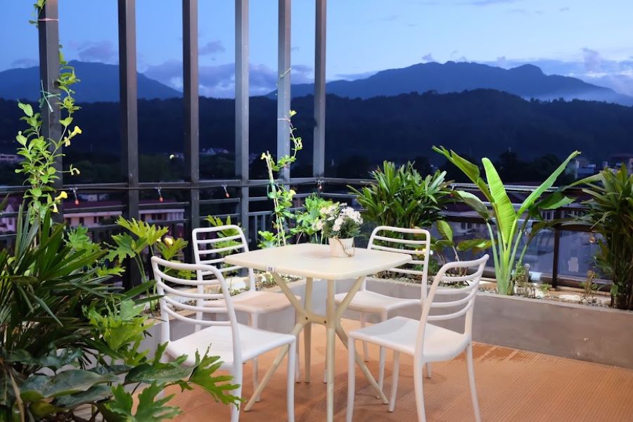 View ban công thoáng mát ngắm cảnh chill chill tại Khách sạn Lào Cai Liberty Hotel & Event - Ảnh sưu tầm