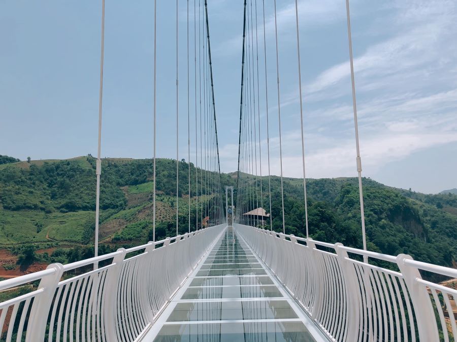 Khám phá cầu kính Bạch Long Cây cầu kính dài nhất Thế giới tại Việt Nam - Ảnh từ Hoàng Thùy Dương