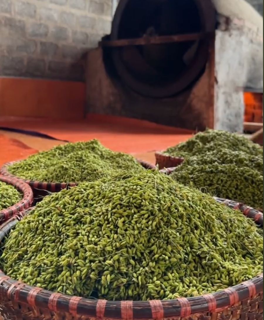 Quy trình tạo nên những hạt cốm chất lượng - Ảnh từ Thảo Nguyên Farmer Quy trình tạo nên những hạt cốm chất lượng - Ảnh từ Thảo Nguyên Farmer