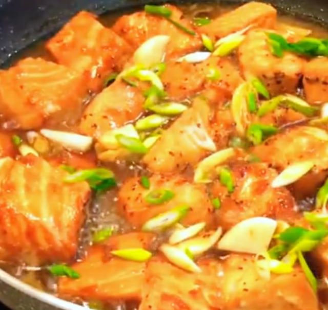 Cá hồi kho tiêu - Ảnh từ nguyn.th.ng.dip19
