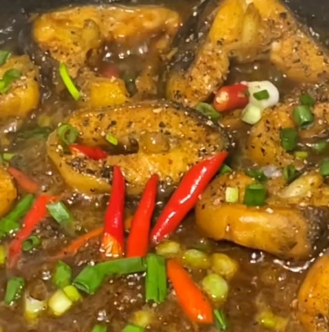 Cá tầm kho lạc - Ảnh từ mriii9999