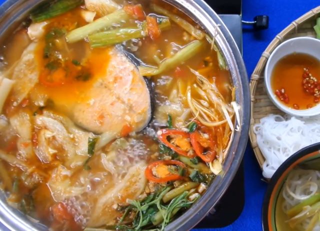 Lẩu cá hồi - Ảnh từ Món Ăn Ngon