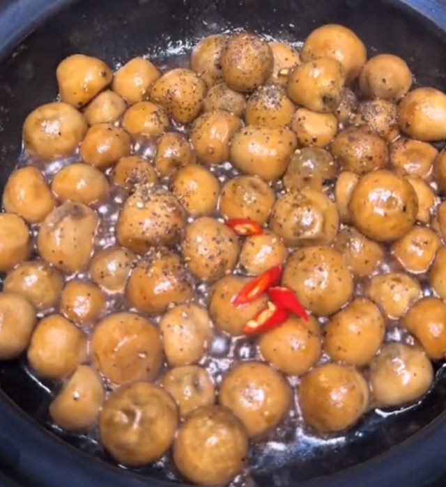 Nấm rơm kho tiêu - Ảnh sưu tầm
