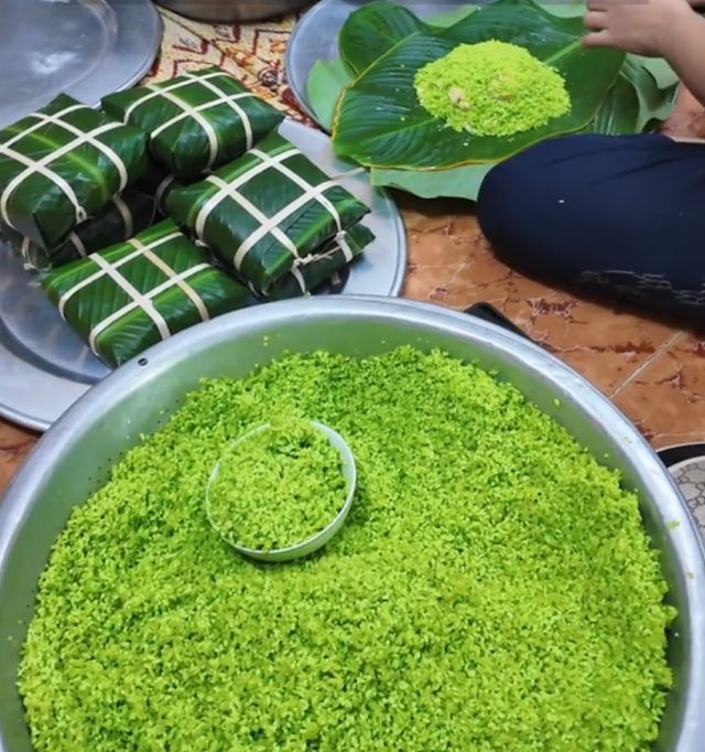 Bánh chưng cốm dẻo - Ảnh từ comphoxuahanoi Bánh chưng cốm dẻo - Ảnh từ comphoxuahanoi