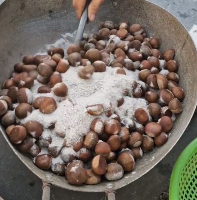 Cách làm hạt dẻ rang muối - Ảnh từ giongdockanguyen
