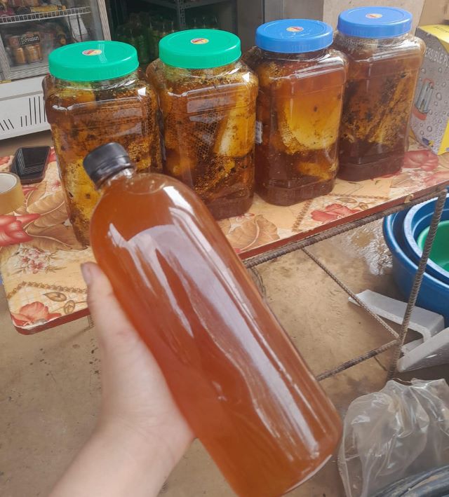 Cách sử dụng của hai loại mật ong khoái và đá đều giống nhau, có thể sử dụng hàng ngày với lượng phù hợp - Ảnh từ Yen Thu