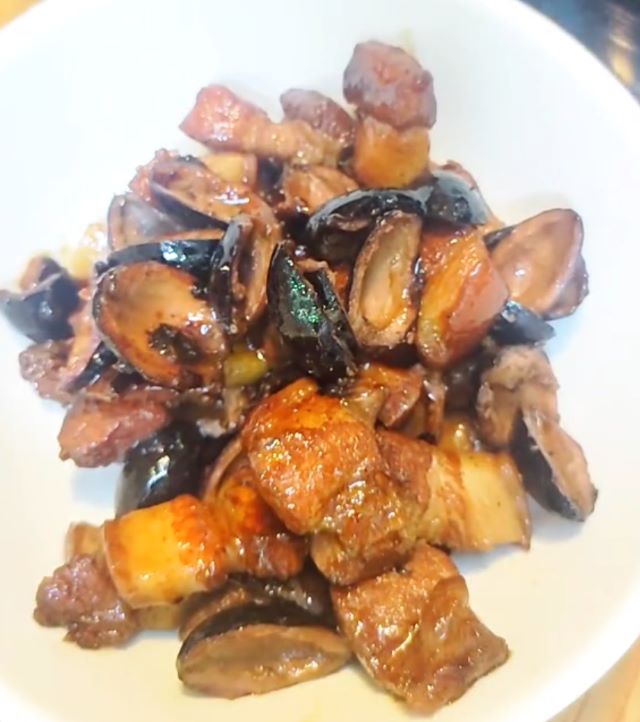 Thịt kho trám đen - Ảnh sưu tầm