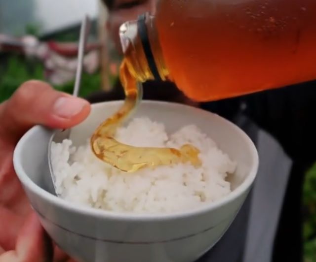 Không nên kết hợp mật ong với cơm - Ảnh từ awcpazo