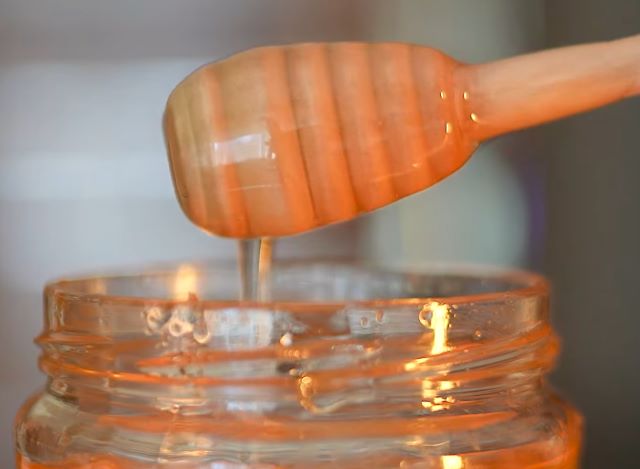 Mật ong giúp giảm ho ở trẻ nhỏ - Ảnh sưu tầm