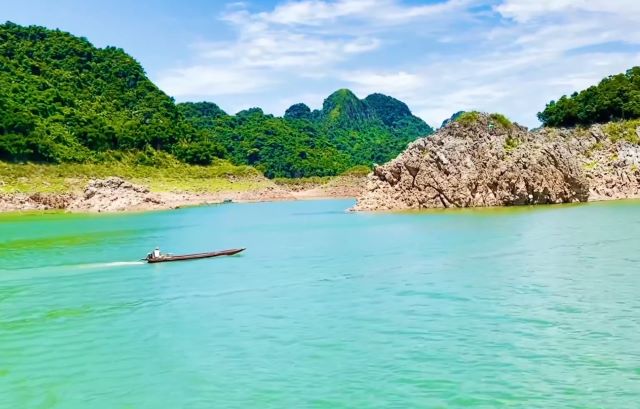 Tận hưởng vẻ đẹp ở Thung Nai - Ảnh sưu tầm Tận hưởng vẻ đẹp ở Thung Nai - Ảnh sưu tầm