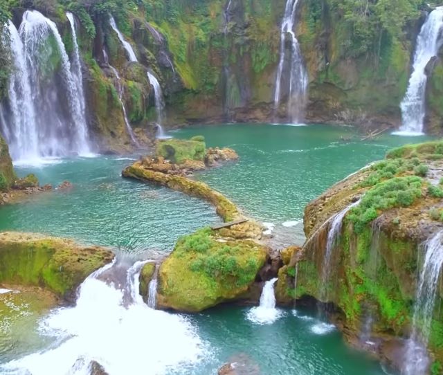 Thác Bản Giốc sở hữu một dòng nước trong veo có màu ngọc bích - Ảnh từ Phượt Thác Bản Giốc sở hữu một dòng nước trong veo có màu ngọc bích - Ảnh từ Phượt