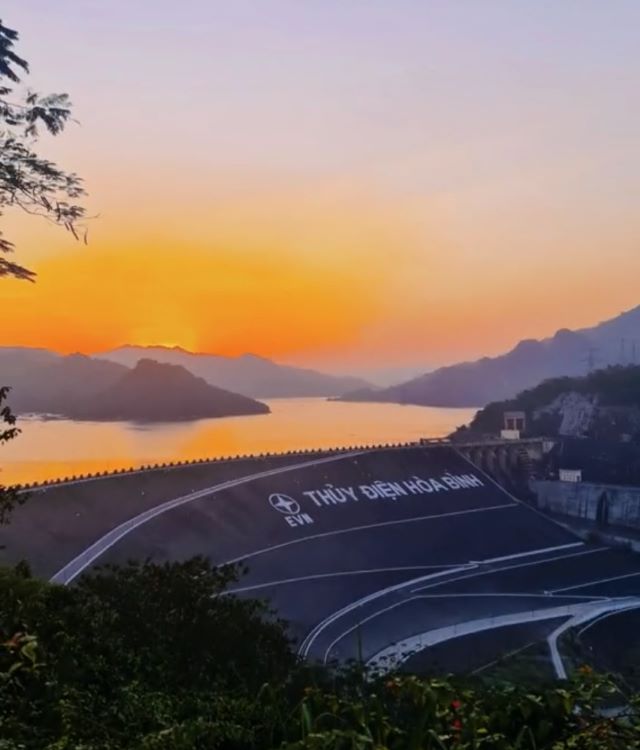 Tham quan Thủy điện Hòa Bình - Ảnh từ thodiadulich Tham quan Thủy điện Hòa Bình - Ảnh từ thodiadulich