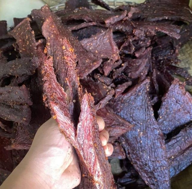 Thịt trâu gác bếp là cầu nối giúp du khách quốc tế hiểu rõ hơn về giá trị văn hóa Tây Bắc - Ảnh sưu tầm