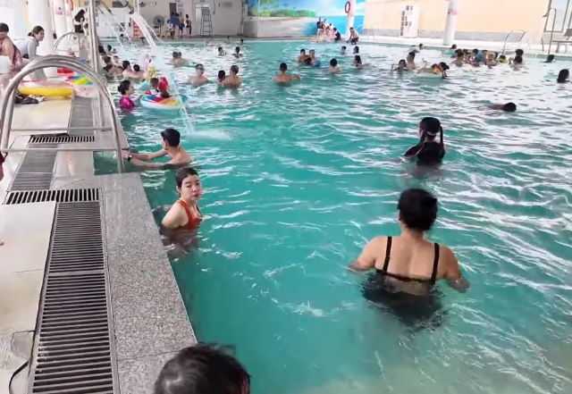 Trải nghiệm tắm tại Suối khoáng nóng Kim Bôi - Ảnh từ Tuấn Nguyễn Trải nghiệm tắm tại Suối khoáng nóng Kim Bôi - Ảnh từ Tuấn Nguyễn
