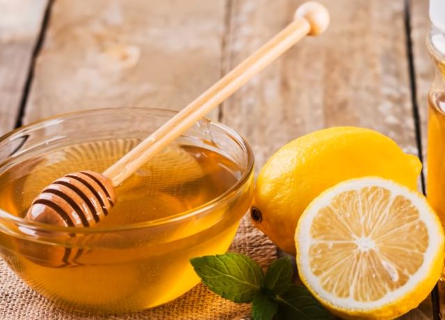 Uống nước chanh mật ong - Ảnh sưu tầm Uống nước chanh mật ong - Ảnh sưu tầm
