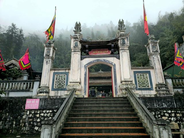 Đền Mẫu Sơn Sapa - Ảnh từ Lê Bá Nam