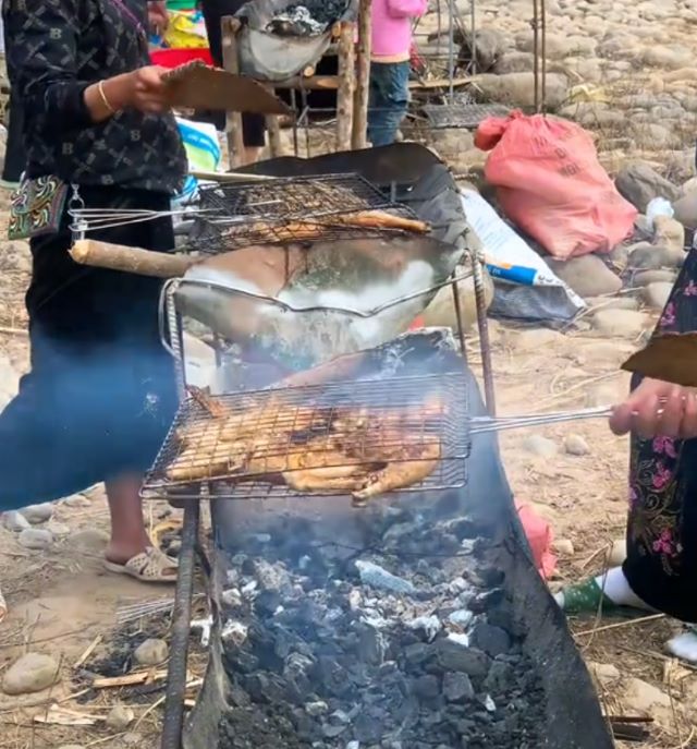 Thưởng thức những món ăn ẩm thực địa phương - Ảnh từ xehetxang93 Thưởng thức những món ăn ẩm thực địa phương - Ảnh từ xehetxang93