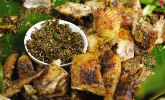 Gà nướng mắng khén mà ăn cùng với muối chẳm chéo thì tuyệt vời - Ảnh sưu tầm
