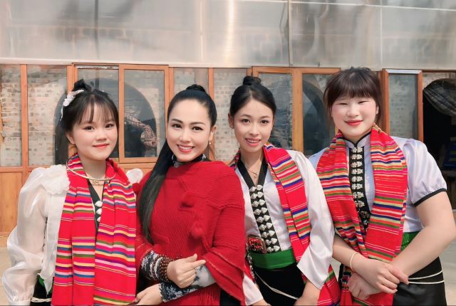 Hình ảnh các cô gái Thái tại Mộc Châu Sơn La - Ảnh từ Đào Thị Thu Trang Hình ảnh các cô gái Thái tại Mộc Châu Sơn La - Ảnh từ Đào Thị Thu Trang