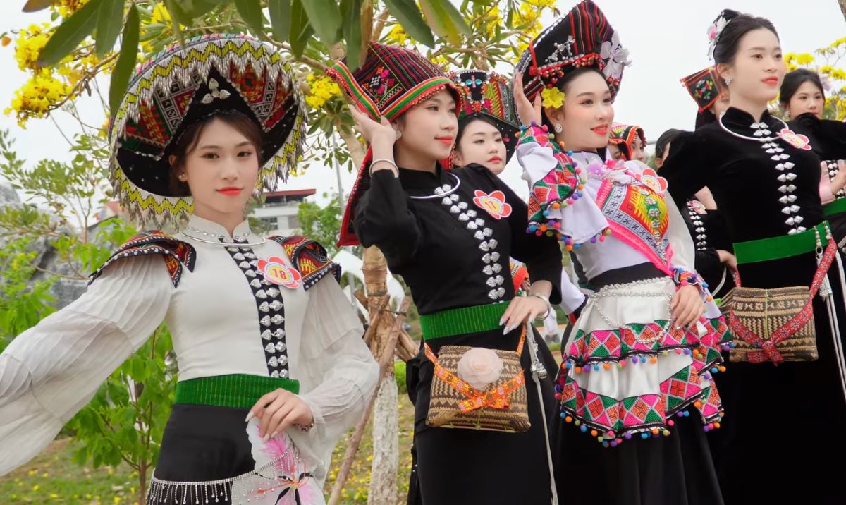 Hình ảnh các cô gái Thái Tây Bắc - Ảnh sưu tầm