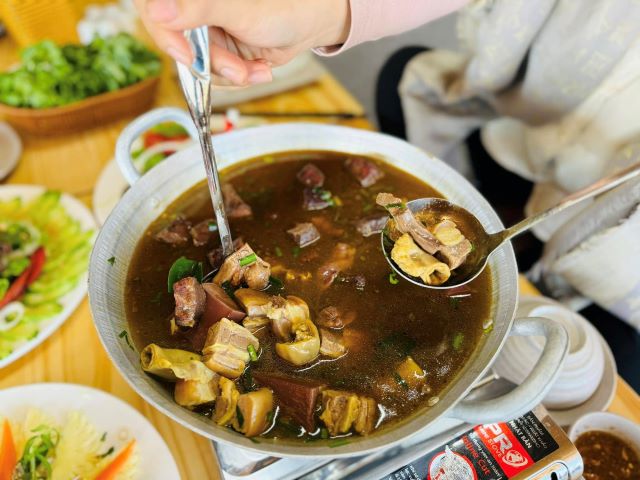 Thắng cố món ăn đặc sản nhất định phải thử khi ghé Tây Bắc vào mùa lạnh - Ảnh từ Thế Lợi