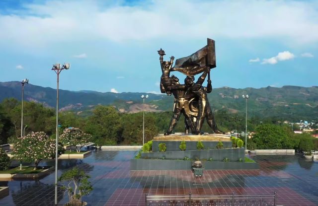 Tượng đài chiến thắng Điện Biên Phủ - Ảnh sưu tầm