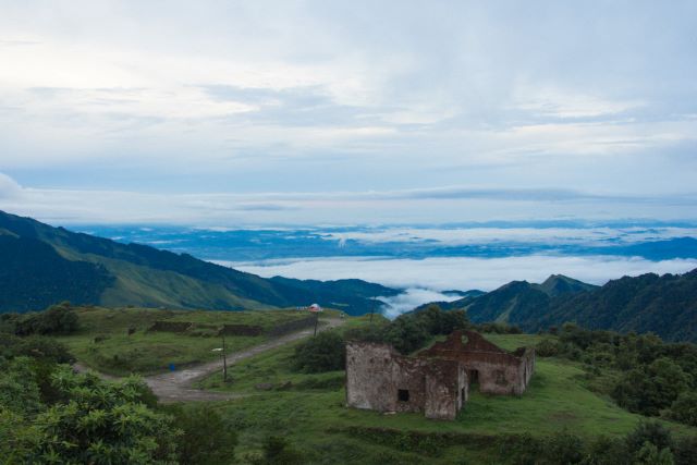 Săn mây ở đỉnh núi Mẫu Sơn - Ảnh từ Thảo Nguyên Lê Bùi Săn mây ở đỉnh núi Mẫu Sơn - Ảnh từ Thảo Nguyên Lê Bùi