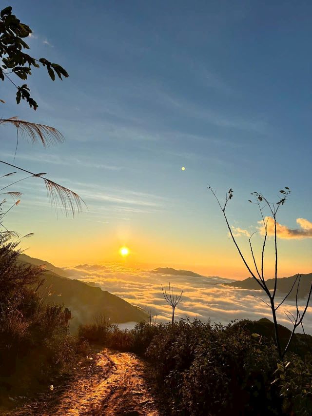 Săn mây ở Tà Xùa - Ảnh từ Linh Ngoc