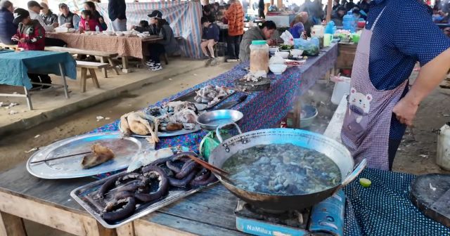 Ẩm thực vùng cao hấp dẫn, như thắng cố,...