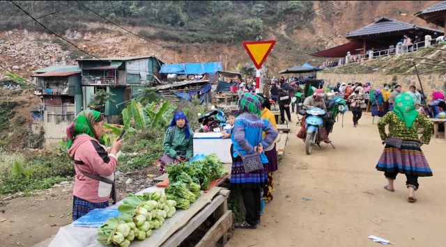 Thời điểm lý tưởng để khám phá chợ Cán Cấu