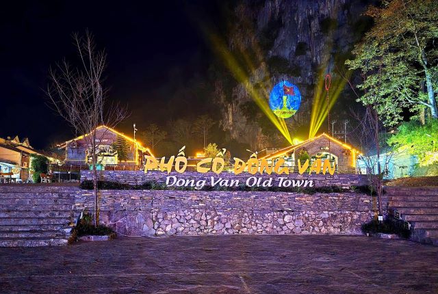 Dạo quanh Phố cổ Đồng Văn