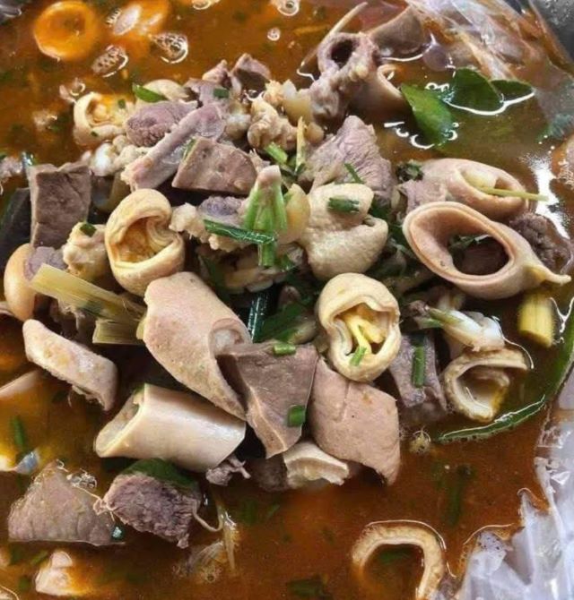 Đừng quên thưởng thức các món ăn như, thắng cố, mèn mén,... khi đến chợ Lũng Phìn bạn nhé Ảnh sưu tầm