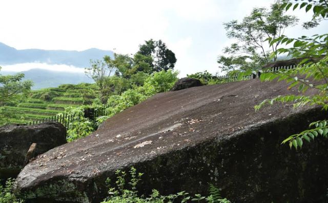 khám phá Bãi đá cổ Nấm Dẩn